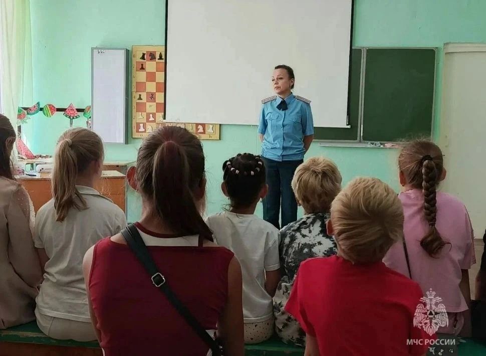 Безопасность — это интересно: сотрудники МЧС России в гостях у школьников Безопасность — это интересно: сотрудники МЧС России в гостях у школьников