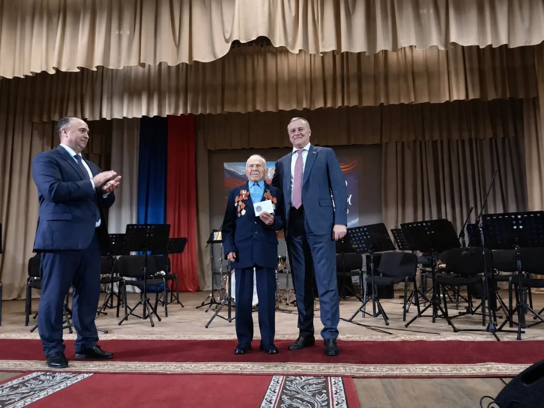 Памятные знаки «Гордость Оренбуржья» вручены заслуженным жителям Октябрьского района Памятные знаки «Гордость Оренбуржья» вручены заслуженным жителям Октябрьского района