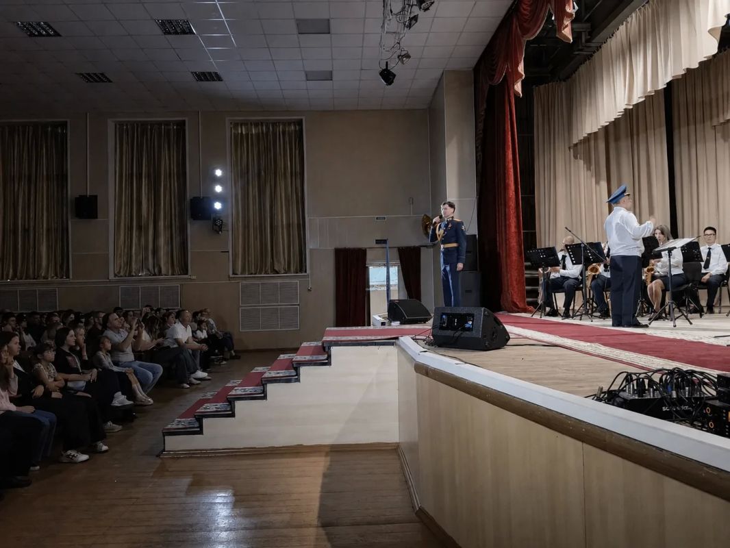Памятные знаки «Гордость Оренбуржья» вручены заслуженным жителям Октябрьского района Памятные знаки «Гордость Оренбуржья» вручены заслуженным жителям Октябрьского района