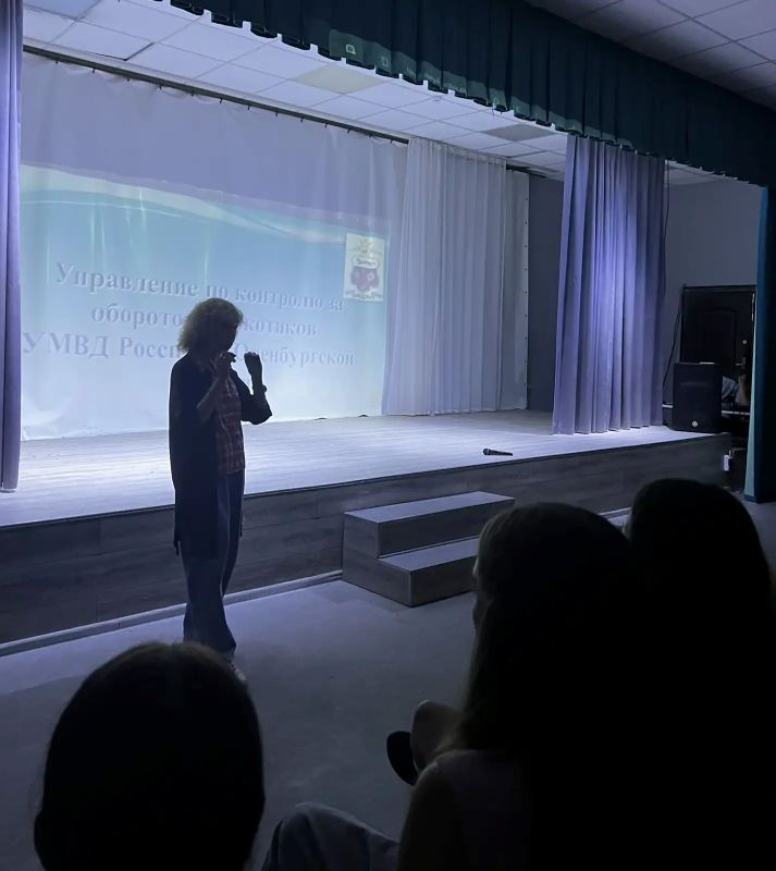 В Оренбурге наркополицейские провели профилактическую встречу с отдыхающими в детском оздоровительном лагере «Березки» В Оренбурге наркополицейские провели профилактическую встречу с отдыхающими в детском оздоровительном лагере «Березки»
