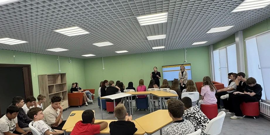 Сотрудники УНК регионального УМВД провели антинаркотическое мероприятие в детском лагере «Заря» Сотрудники УНК регионального УМВД провели антинаркотическое мероприятие в детском лагере «Заря»