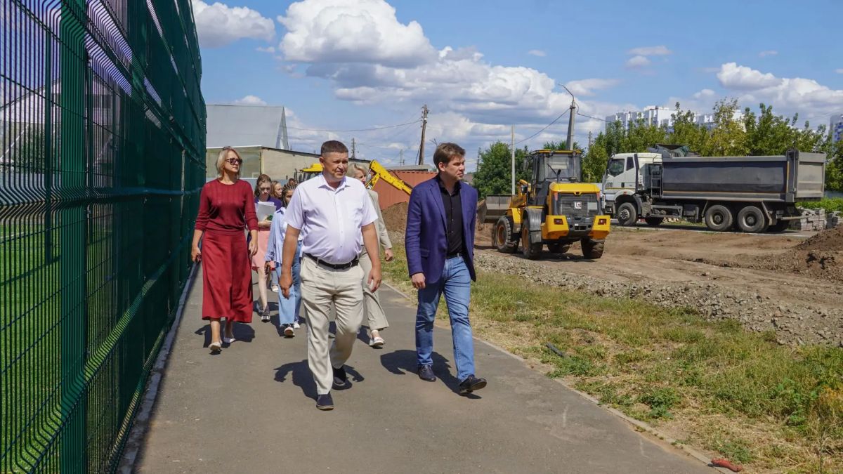 В школе № 65 идут работы по комплексному благоустройству пришкольной территории В школе № 65 идут работы по комплексному благоустройству пришкольной территории