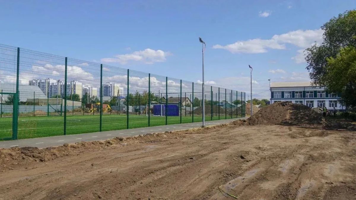 В школе № 65 идут работы по комплексному благоустройству пришкольной территории В школе № 65 идут работы по комплексному благоустройству пришкольной территории