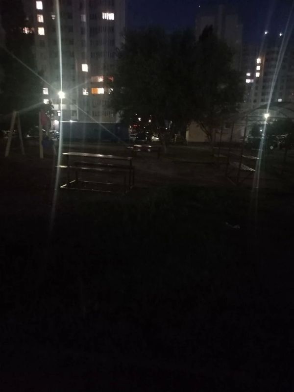 Больше месяца во дворе нет света: жители Оренбурга бьют тревогу из-за отсутствия освещения на улице Больше месяца во дворе нет света: жители Оренбурга бьют тревогу из-за отсутствия освещения на улице
