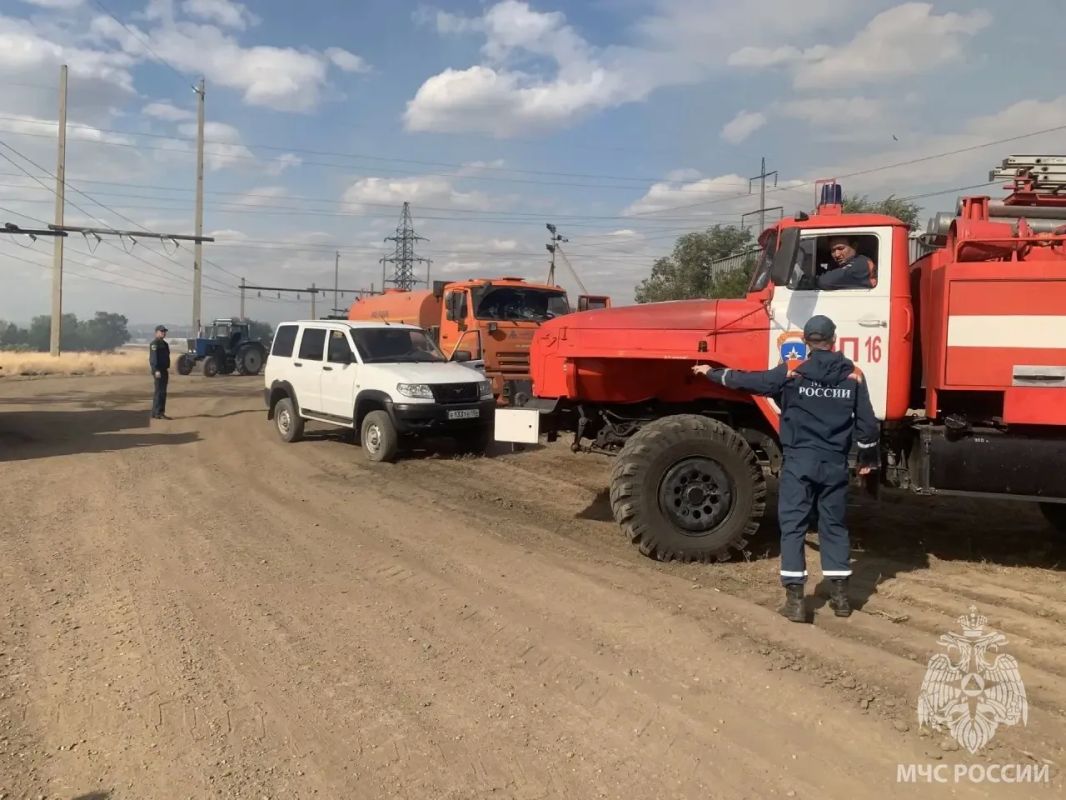 Подразделения МЧС России ликвидируют ландшафтный пожар в Орском городском округе Подразделения МЧС России ликвидируют ландшафтный пожар в Орском городском округе