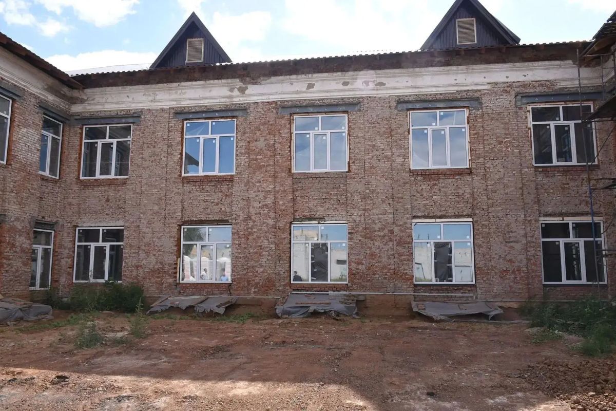В Оренбурге продолжается капремонт здания второго корпуса лицея № 1 В Оренбурге продолжается капремонт здания второго корпуса лицея № 1
