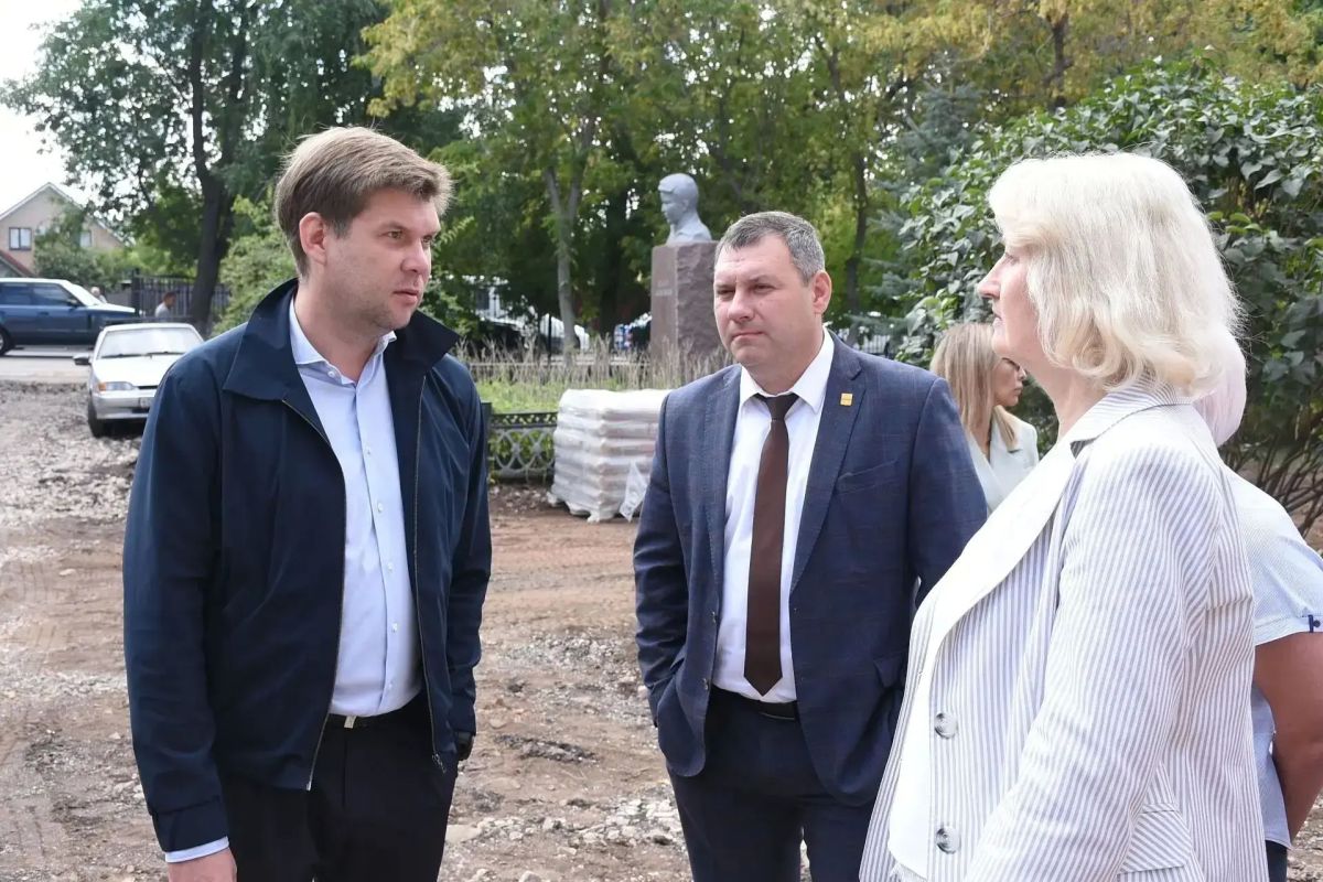 В Оренбурге продолжается капремонт здания второго корпуса лицея № 1 В Оренбурге продолжается капремонт здания второго корпуса лицея № 1