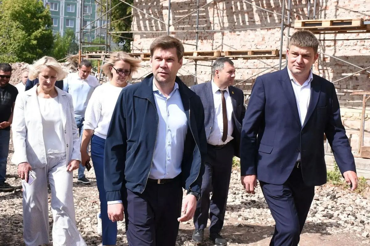 В Оренбурге продолжается капремонт здания второго корпуса лицея № 1 В Оренбурге продолжается капремонт здания второго корпуса лицея № 1