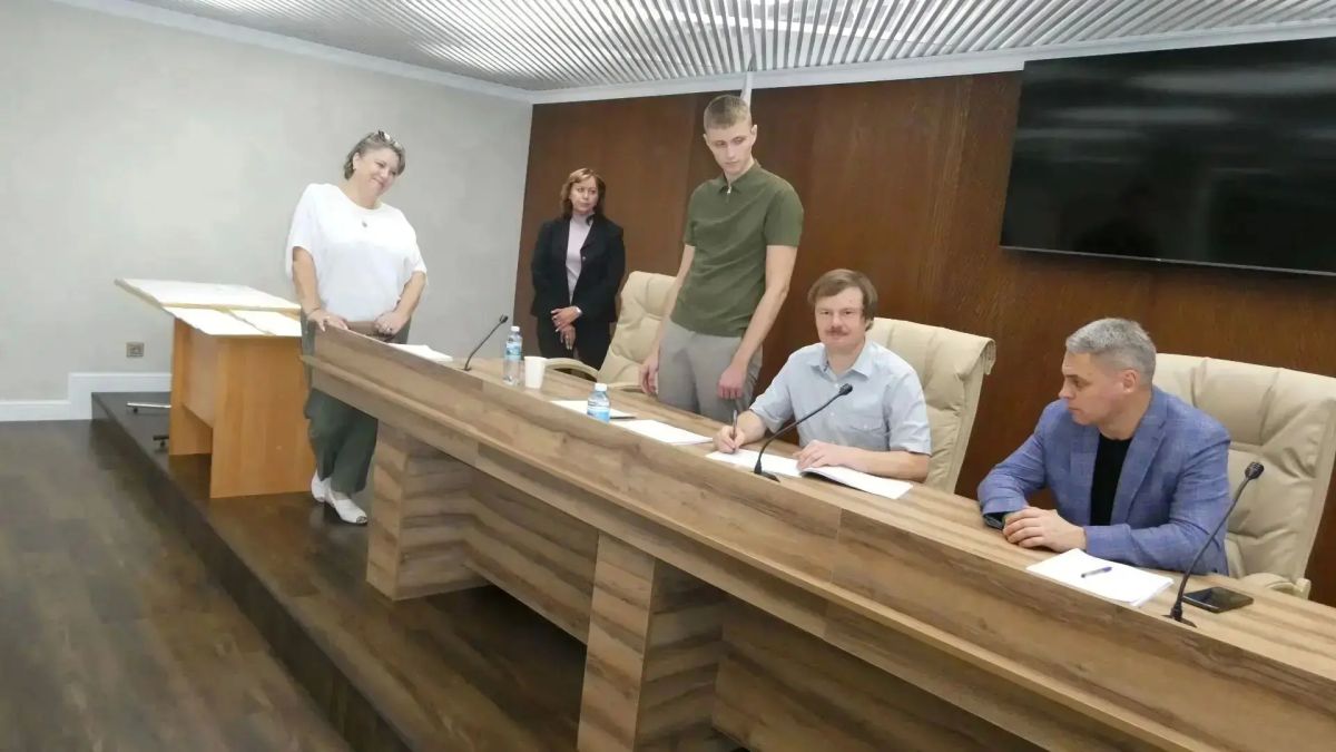 Эфирное время и печатная площадь - поровну! Эфирное время и печатная площадь - поровну!