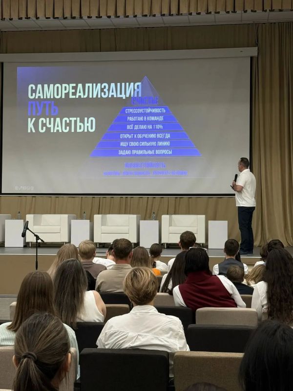 Космонавт Александр Мисуркин встретился с оренбургскими школьниками Космонавт Александр Мисуркин встретился с оренбургскими школьниками