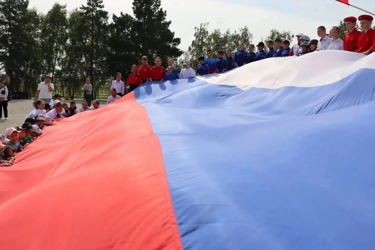 ОРЕНБУРЖЬЕ ОТМЕТИТ ДЕНЬ ГОСУДАРСТВЕННОГО ФЛАГА РОССИИ ОРЕНБУРЖЬЕ ОТМЕТИТ ДЕНЬ ГОСУДАРСТВЕННОГО ФЛАГА РОССИИ