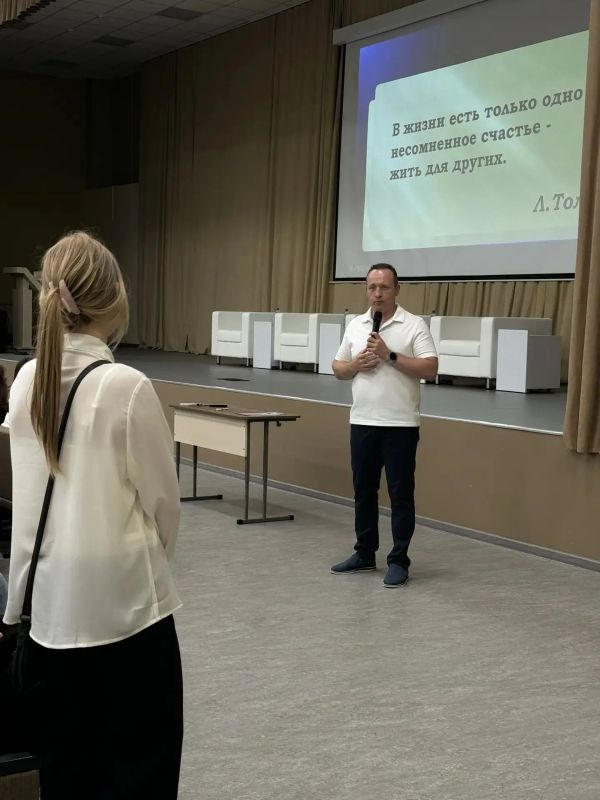 Космонавт Александр Мисуркин встретился с оренбургскими школьниками Космонавт Александр Мисуркин встретился с оренбургскими школьниками