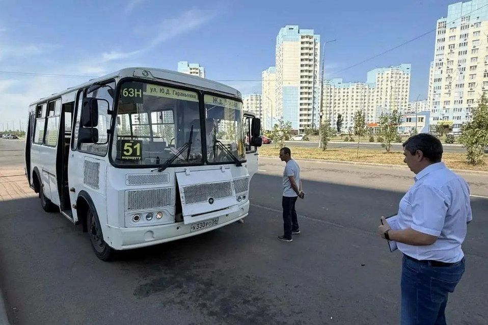 На автобусах маршрута №63 выявили недостатки в салонах и внешнем оснащении На автобусах маршрута №63 выявили недостатки в салонах и внешнем оснащении