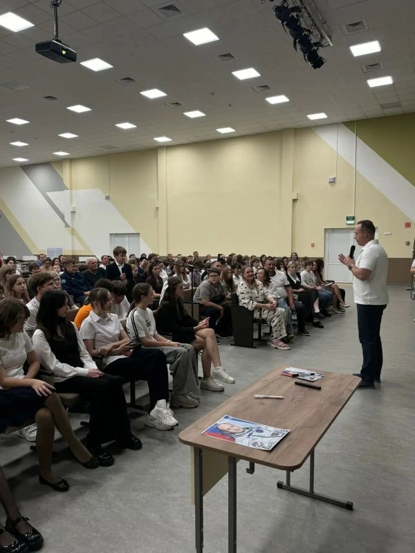 Космонавт Александр Мисуркин встретился с оренбургскими школьниками Космонавт Александр Мисуркин встретился с оренбургскими школьниками