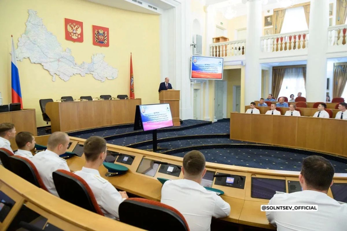 Евгений Солнцев: В Оренбуржье для прохождения погранслужбы прибыли 19 молодых офицеров – выпускников высших учебных заведений ФСБ России Евгений Солнцев: В Оренбуржье для прохождения погранслужбы прибыли 19 молодых офицеров – выпускников высших учебных заведений ФСБ России