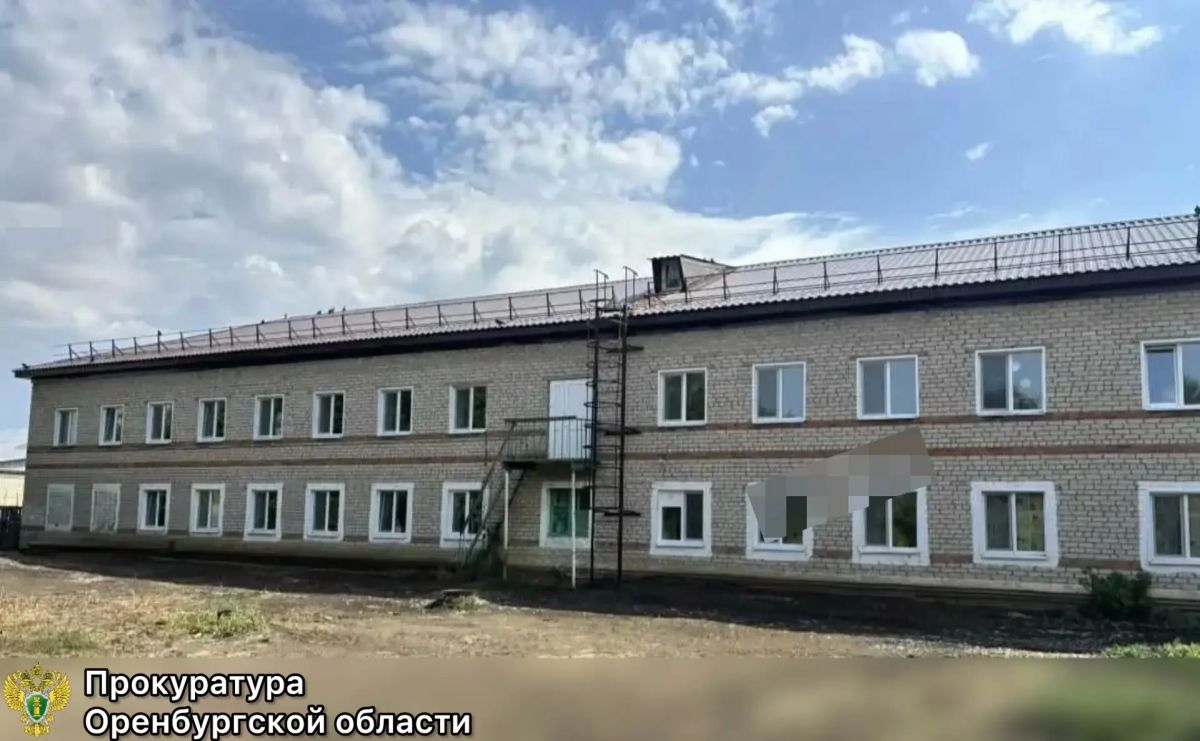 В Кваркенском районе после вмешательства прокуратуры произведен ремонт кровли учебного учреждения В Кваркенском районе после вмешательства прокуратуры произведен ремонт кровли учебного учреждения