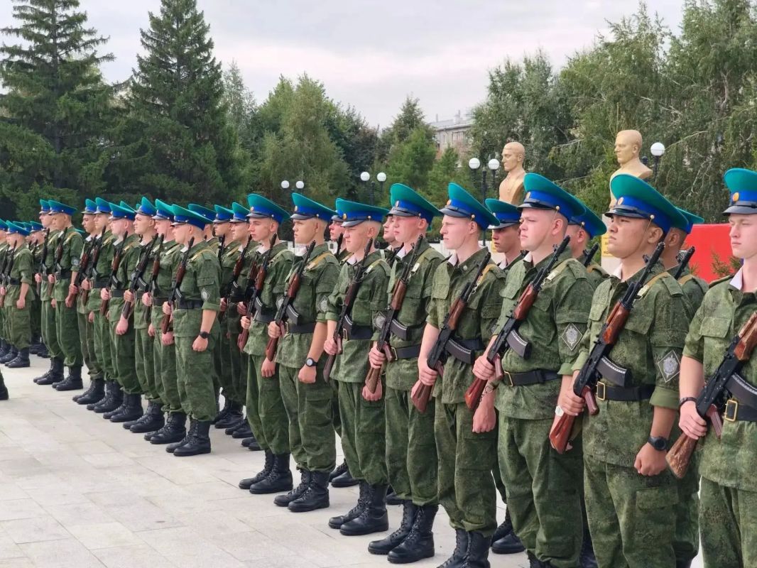 В Орске призывники приняли Военную присягу В Орске призывники приняли Военную присягу