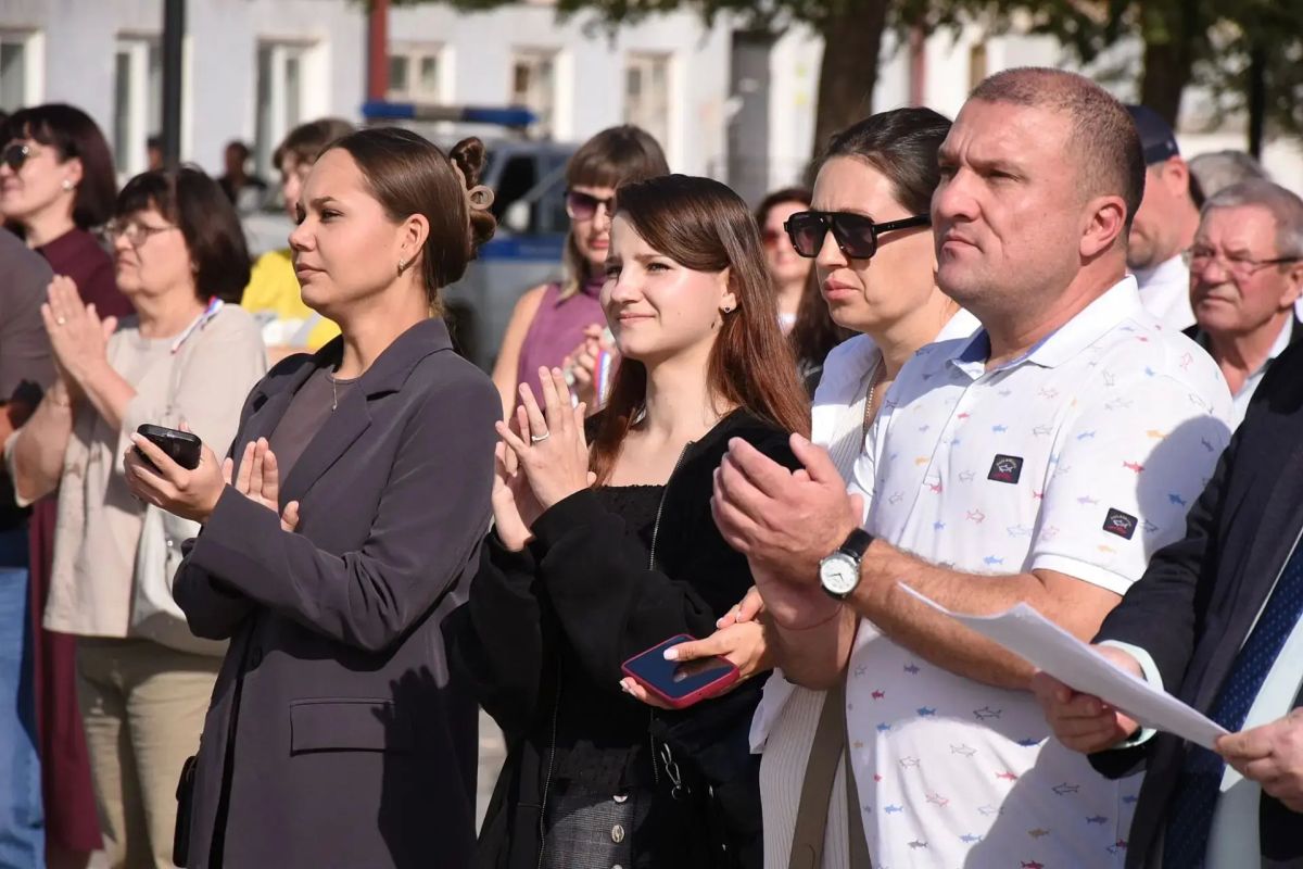 Праздник единства: Оренбург отмечает День Государственного флага Праздник единства: Оренбург отмечает День Государственного флага