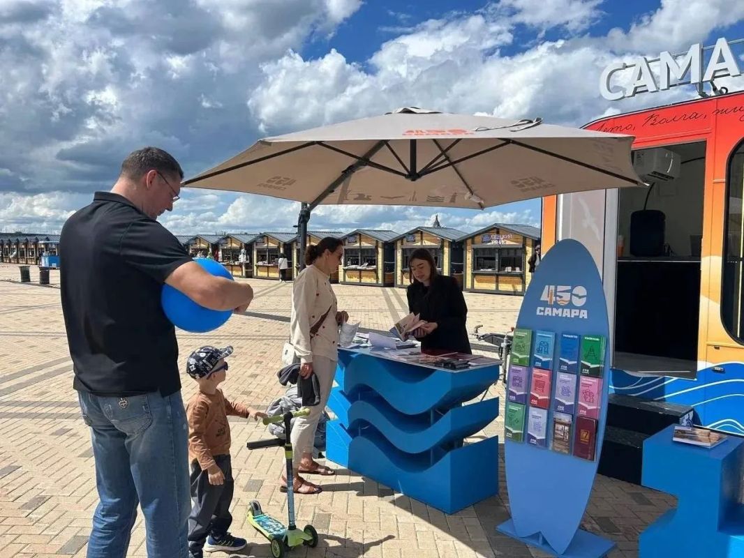 Оренбург встречает мобильный туристический информационный центр Оренбург встречает мобильный туристический информационный центр