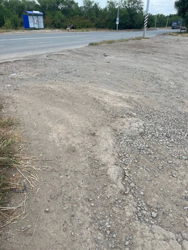 В Оренбурге на Донгузской просят засыпать ямы во дворе, которые продавили мусоровозы В Оренбурге на Донгузской просят засыпать ямы во дворе, которые продавили мусоровозы