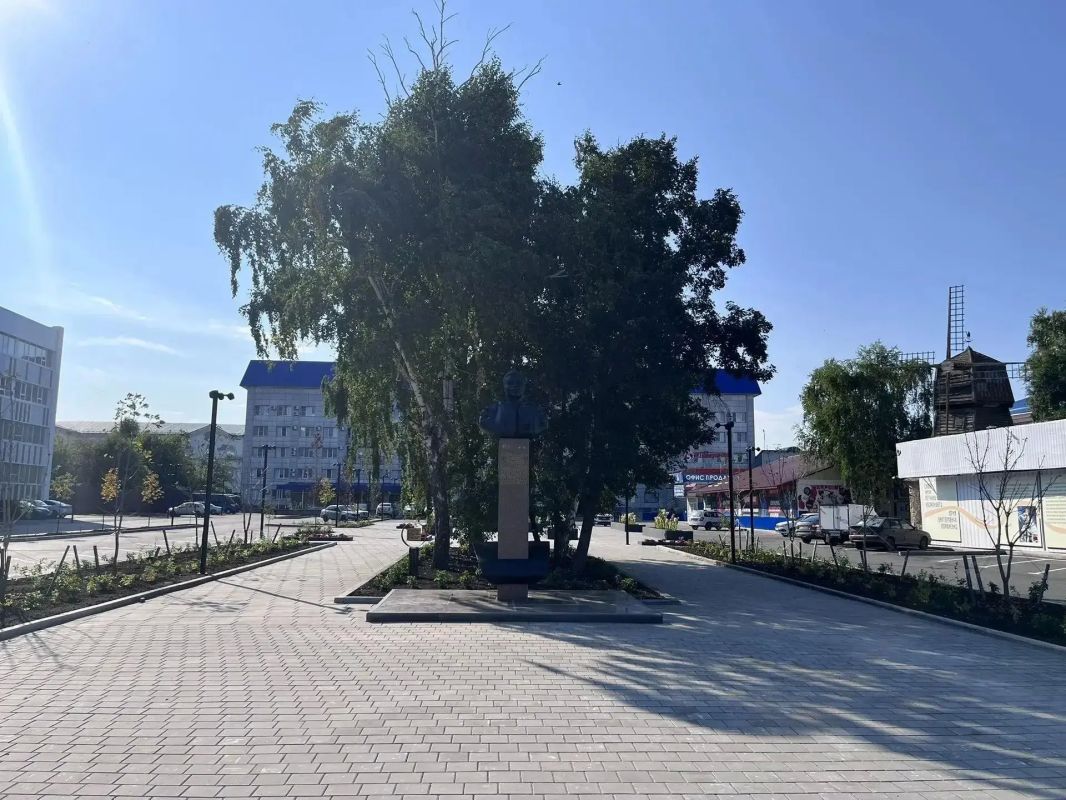 В Бузулуке презентовали обновленный сквер имени Юрия Романенко В Бузулуке презентовали обновленный сквер имени Юрия Романенко