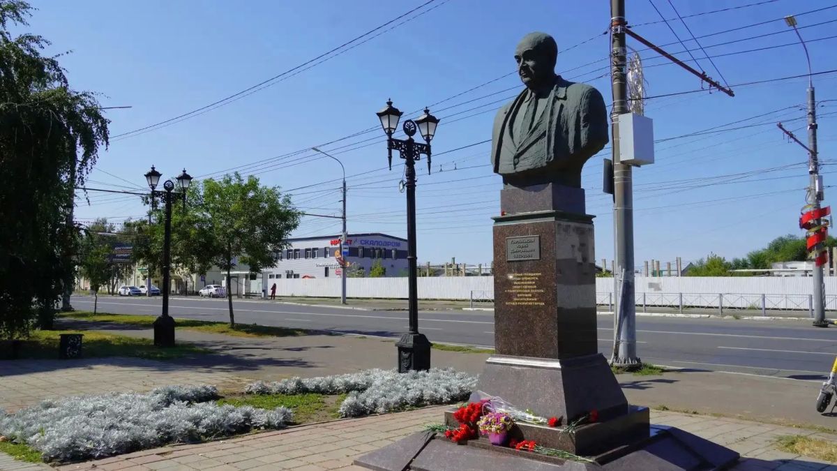 В Оренбурге вспоминают Юрия Дмитриевича Гаранькина В Оренбурге вспоминают Юрия Дмитриевича Гаранькина