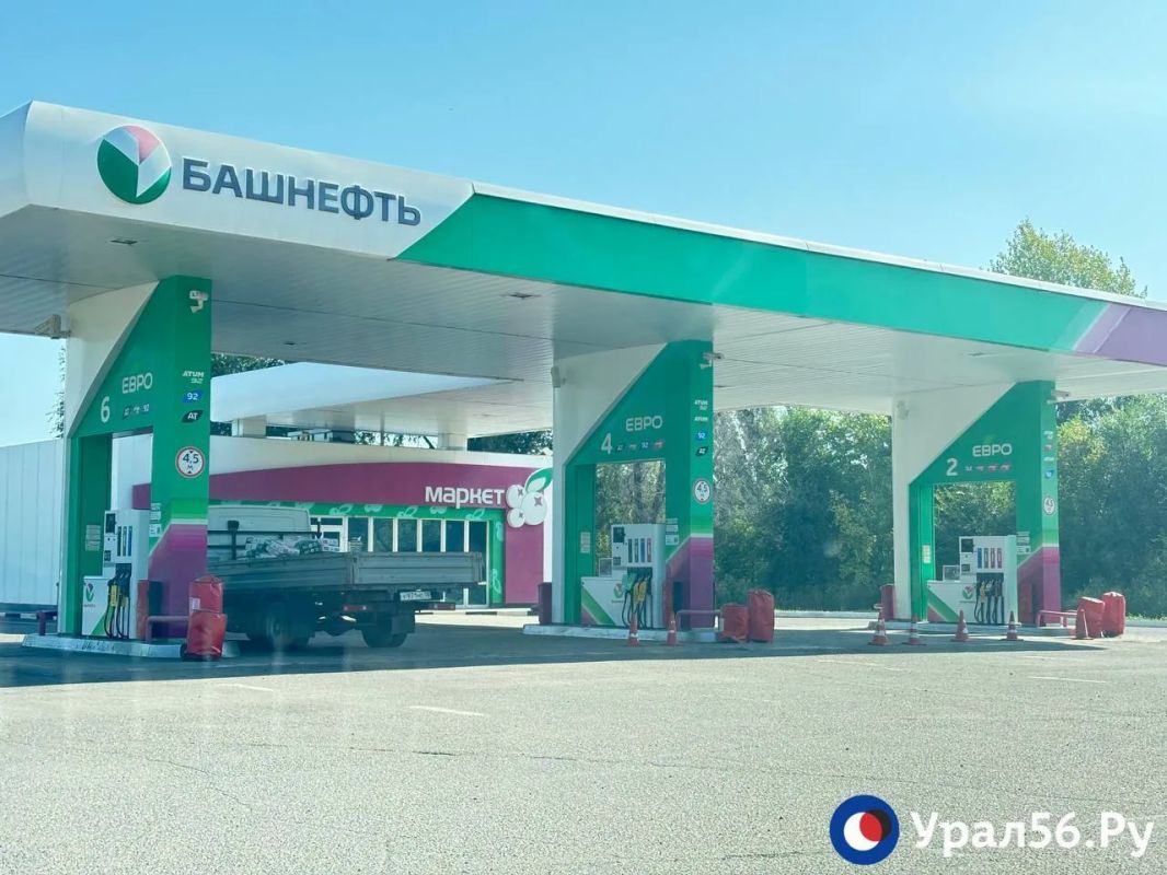 В Оренбурге 25 августа на крупных АЗС почти не найти бензин В Оренбурге 25 августа на крупных АЗС почти не найти бензин