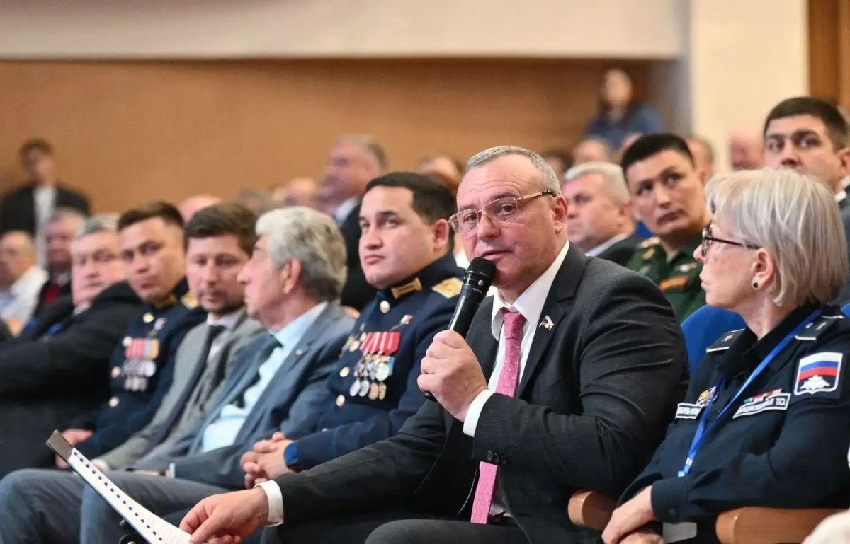 Евгений Солнцев представил оренбуржцам стратегию развития региона Евгений Солнцев представил оренбуржцам стратегию развития региона