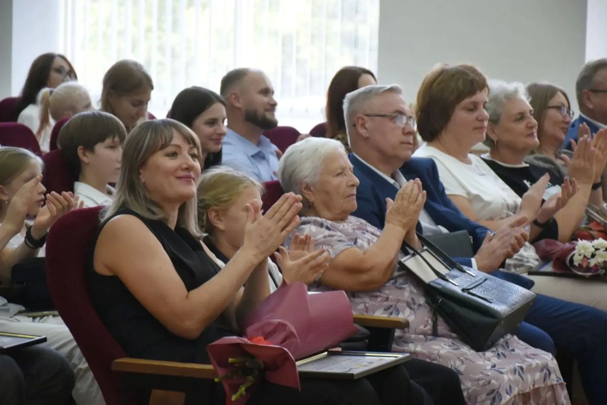 20 новых имен: в Южном округе Оренбурга обновили Доску почета 20 новых имен: в Южном округе Оренбурга обновили Доску почета