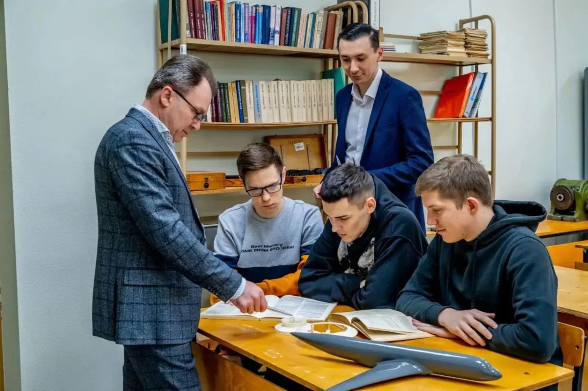 Евгений Солнцев: Студенческие конструкторские бюро – настоящие кузницы кадров для технологического лидерства страны Евгений Солнцев: Студенческие конструкторские бюро – настоящие кузницы кадров для технологического лидерства страны