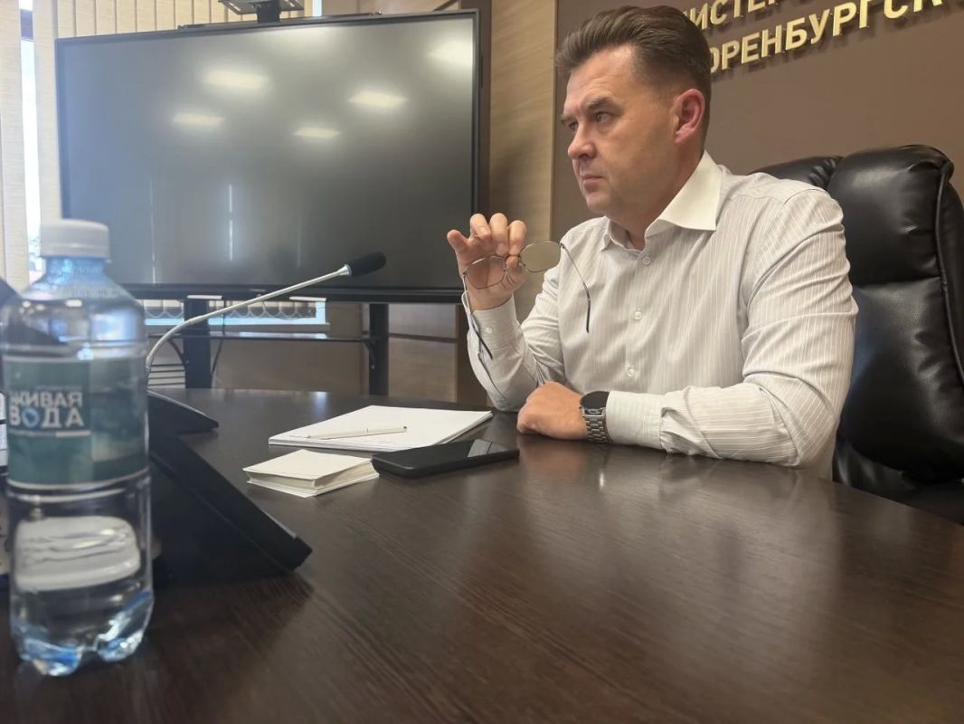 Принял участие в расширенной рабочей встрече с Министром здравоохранения Андреем Шатиловым, посвященную цифровой трансформации отрасли Принял участие в расширенной рабочей встрече с Министром здравоохранения Андреем Шатиловым, посвященную цифровой трансформации отрасли