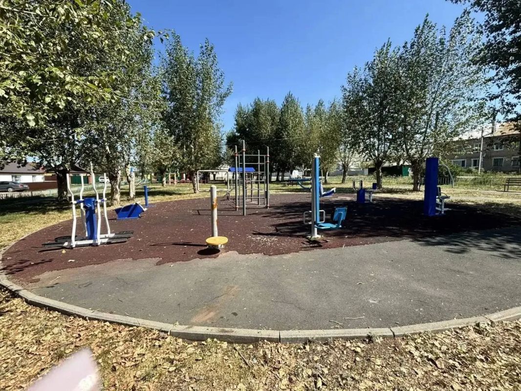 В Кваркено на трех детских площадках появится новое оборудование В Кваркено на трех детских площадках появится новое оборудование