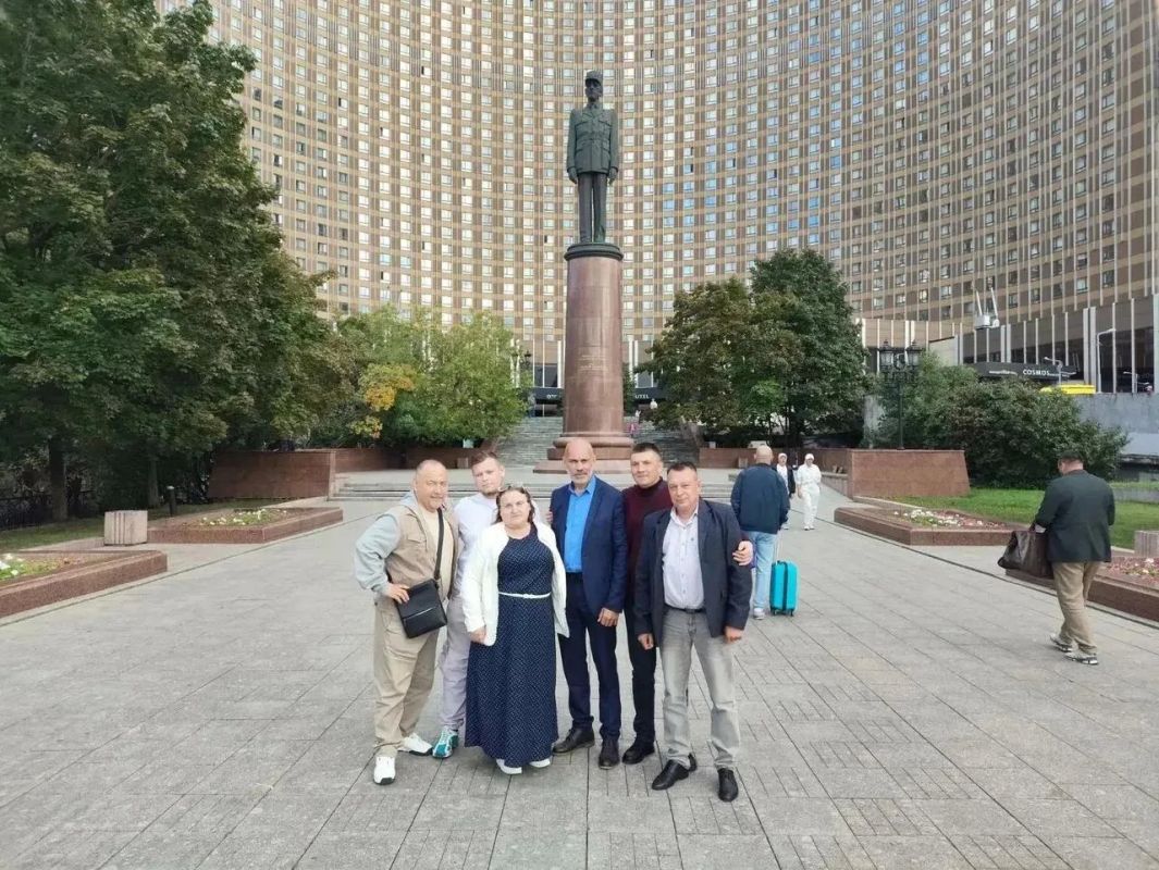 Оренбургская делегация принимает участие в форуме ветеранов СВО «Вместе победим» Оренбургская делегация принимает участие в форуме ветеранов СВО «Вместе победим»