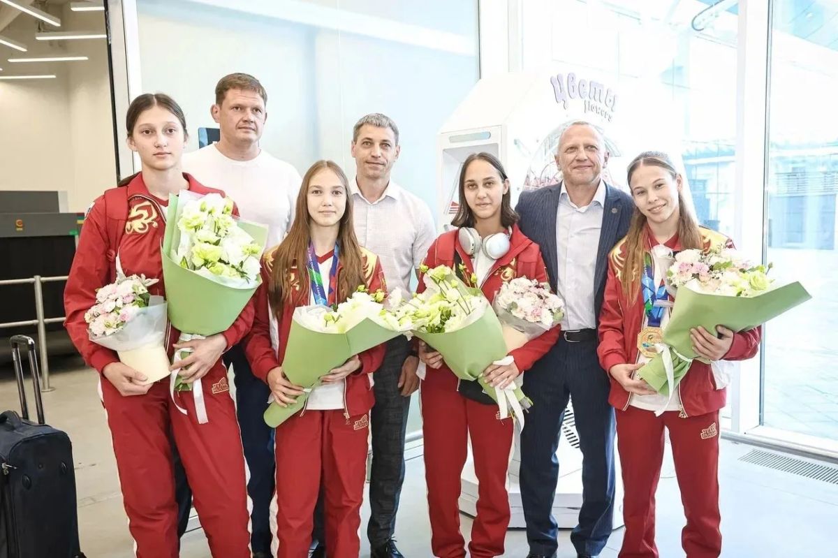 Триумфальное возвращение. Накануне в зале прилёта нового терминала оренбургского аэропорта царила атмосфера настоящего праздника Триумфальное возвращение. Накануне в зале прилёта нового терминала оренбургского аэропорта царила атмосфера настоящего праздника