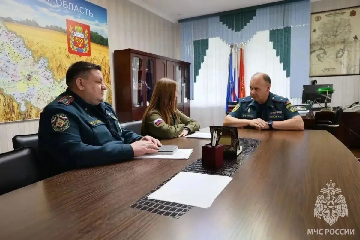 МЧС Оренбуржья передало четыре автомобиля в зону СВО МЧС Оренбуржья передало четыре автомобиля в зону СВО