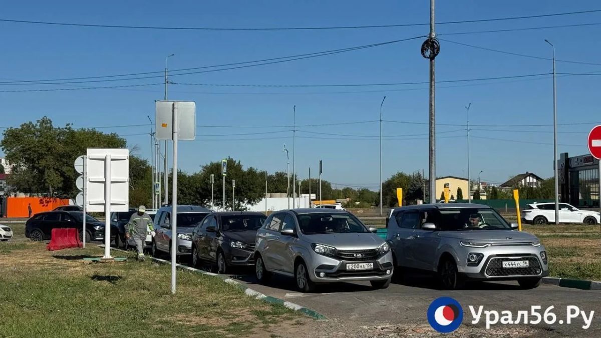 Длинные очереди и дизель за 91,50 : что происходит на АЗС Оренбурга 28 августа? Длинные очереди и дизель за 91,50 : что происходит на АЗС Оренбурга 28 августа?