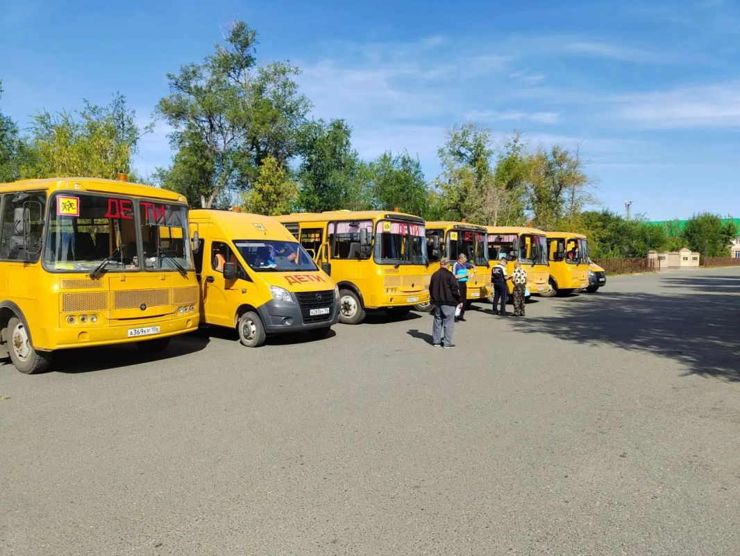 На пороге нового учебного года сотрудники Госавтоинспекции Соль-Илецкого округа проверили состояние школьных автобусов На пороге нового учебного года сотрудники Госавтоинспекции Соль-Илецкого округа проверили состояние школьных автобусов