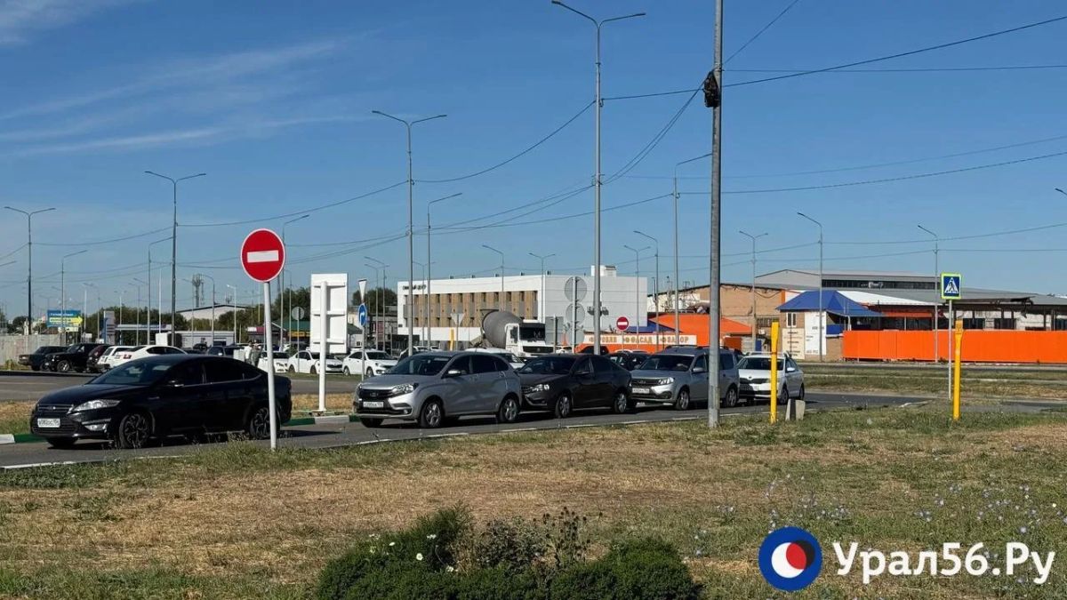 Длинные очереди и дизель за 91,50 : что происходит на АЗС Оренбурга 28 августа? Длинные очереди и дизель за 91,50 : что происходит на АЗС Оренбурга 28 августа?