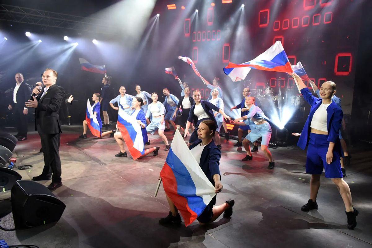 Оренбуржцы отметили День города на площади имени Ленина Оренбуржцы отметили День города на площади имени Ленина