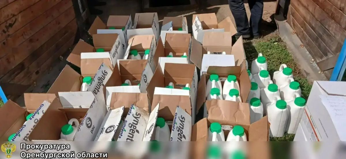 В Октябрьском районе трое рабочих украли у фермера пестициды на 2 млн рублей В Октябрьском районе трое рабочих украли у фермера пестициды на 2 млн рублей