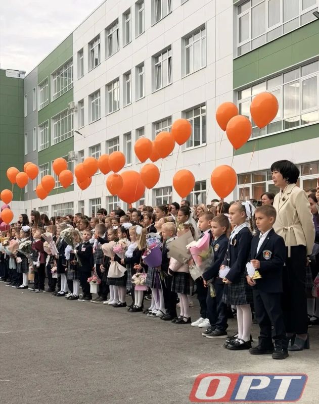 Евгений Солнцев поздравил учеников нового Политехнического лицея Евгений Солнцев поздравил учеников нового Политехнического лицея