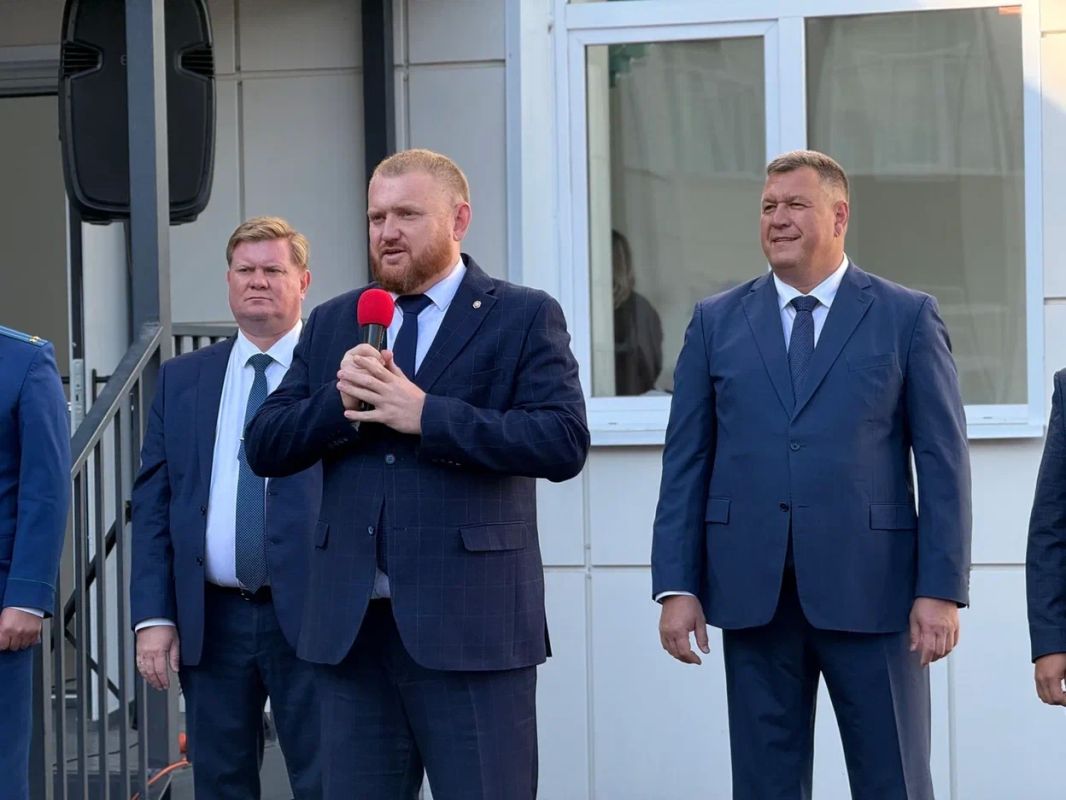 1 сентября в Орске за парты сели более 34 000 школьников и студентов 1 сентября в Орске за парты сели более 34 000 школьников и студентов
