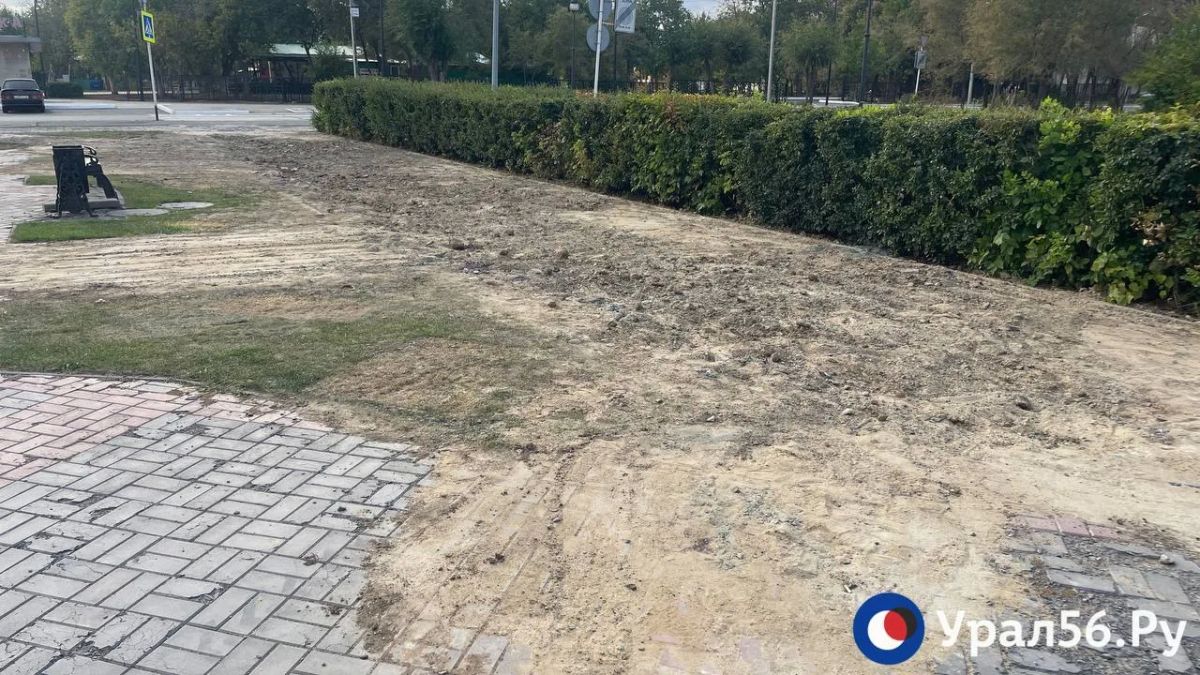 В центре Орска разрушили плиточное покрытие на пешеходной зоне вдоль драматического театра В центре Орска разрушили плиточное покрытие на пешеходной зоне вдоль драматического театра
