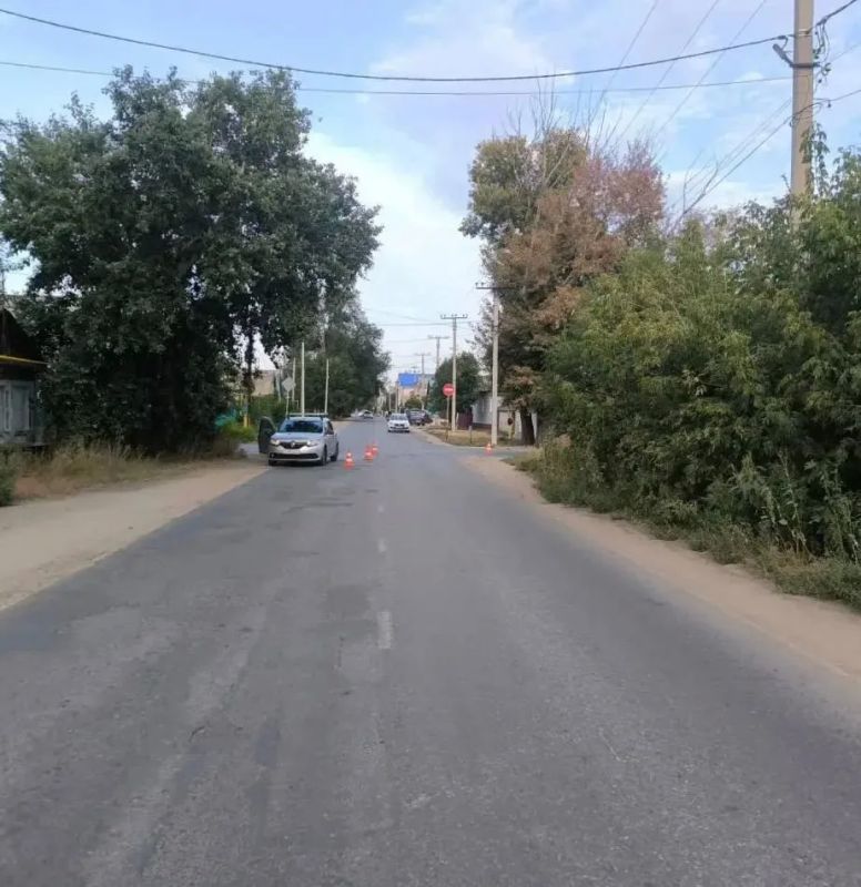 01.09.2026 в 17ч.00мин. в г. Соль-Илецке на нерегулируемом перекрестке ул. Ленинградская-Цвиллинга водитель автомобиля Рено Логан при повороте налево допустил наезд на несовершеннолетнего пешехода 01.09.2026 в 17ч.00мин. в г. Соль-Илецке на нерегулируемом перекрестке ул. Ленинградская-Цвиллинга водитель автомобиля Рено Логан при повороте налево допустил наезд на несовершеннолетнего пешехода