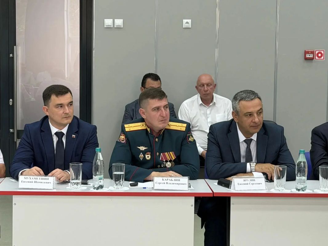 Евгений Солнцев провёл встречу с общественностью Орска в День города Евгений Солнцев провёл встречу с общественностью Орска в День города