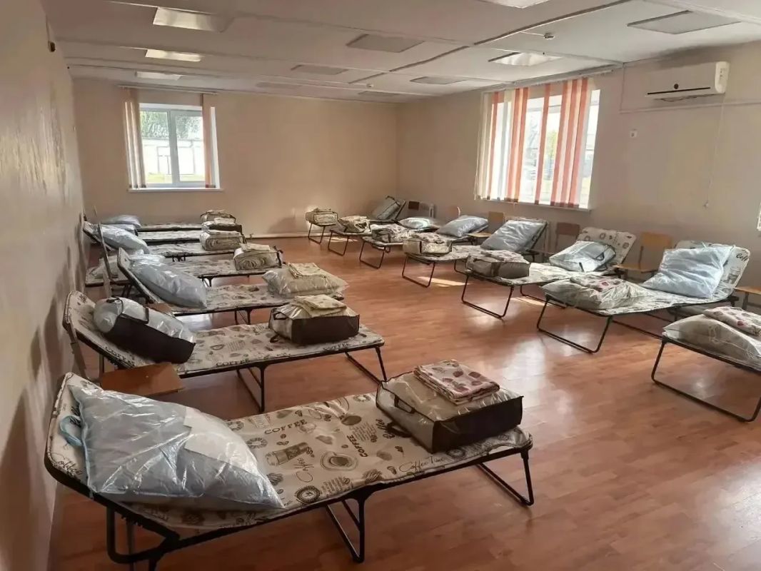 В Беляевке развернуты пункты временного размещения на 70 мест В Беляевке развернуты пункты временного размещения на 70 мест