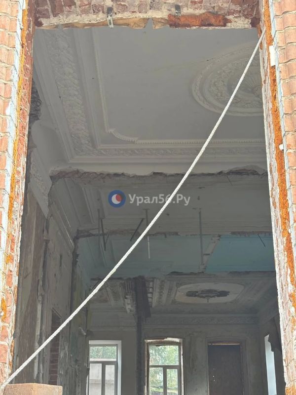 В усадьбе купца Рукавишникова в Оренбурге убрали стены В усадьбе купца Рукавишникова в Оренбурге убрали стены