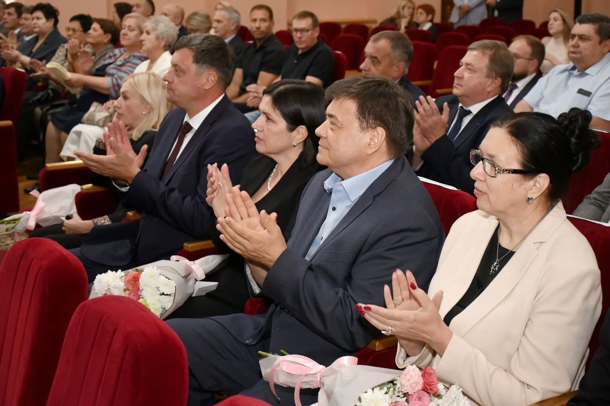 Главный врач ГАУЗ «ГКБ №1» Оренбурга Елена Коган награждена памятным знаком «Гордость Оренбуржья» Главный врач ГАУЗ «ГКБ №1» Оренбурга Елена Коган награждена памятным знаком «Гордость Оренбуржья»