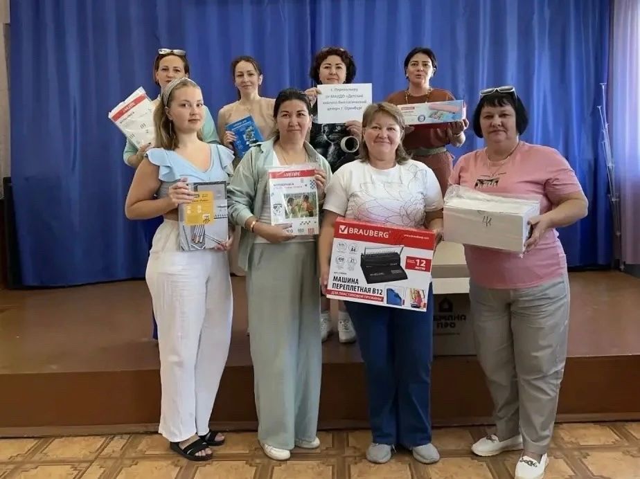 Из Оренбурга с любовью: школа в Перевальске получила инструменты для творчества