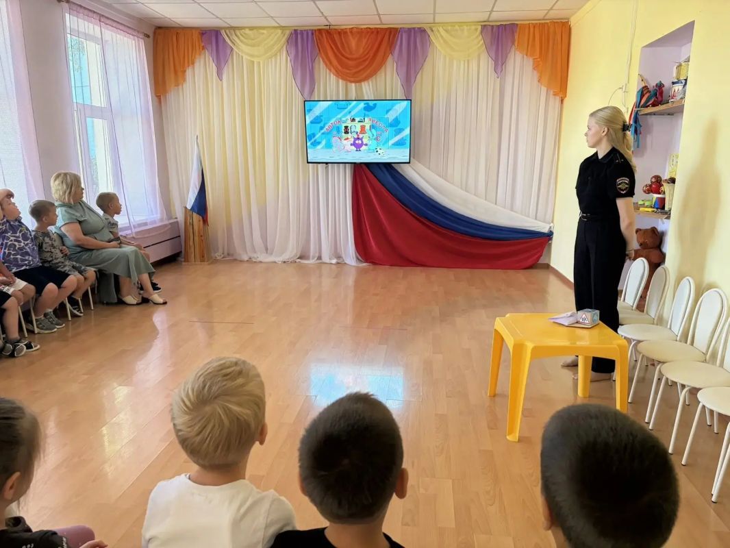 В Кувандыкском районе полицейские провели урок дорожной грамотности для воспитанников детского сада В Кувандыкском районе полицейские провели урок дорожной грамотности для воспитанников детского сада